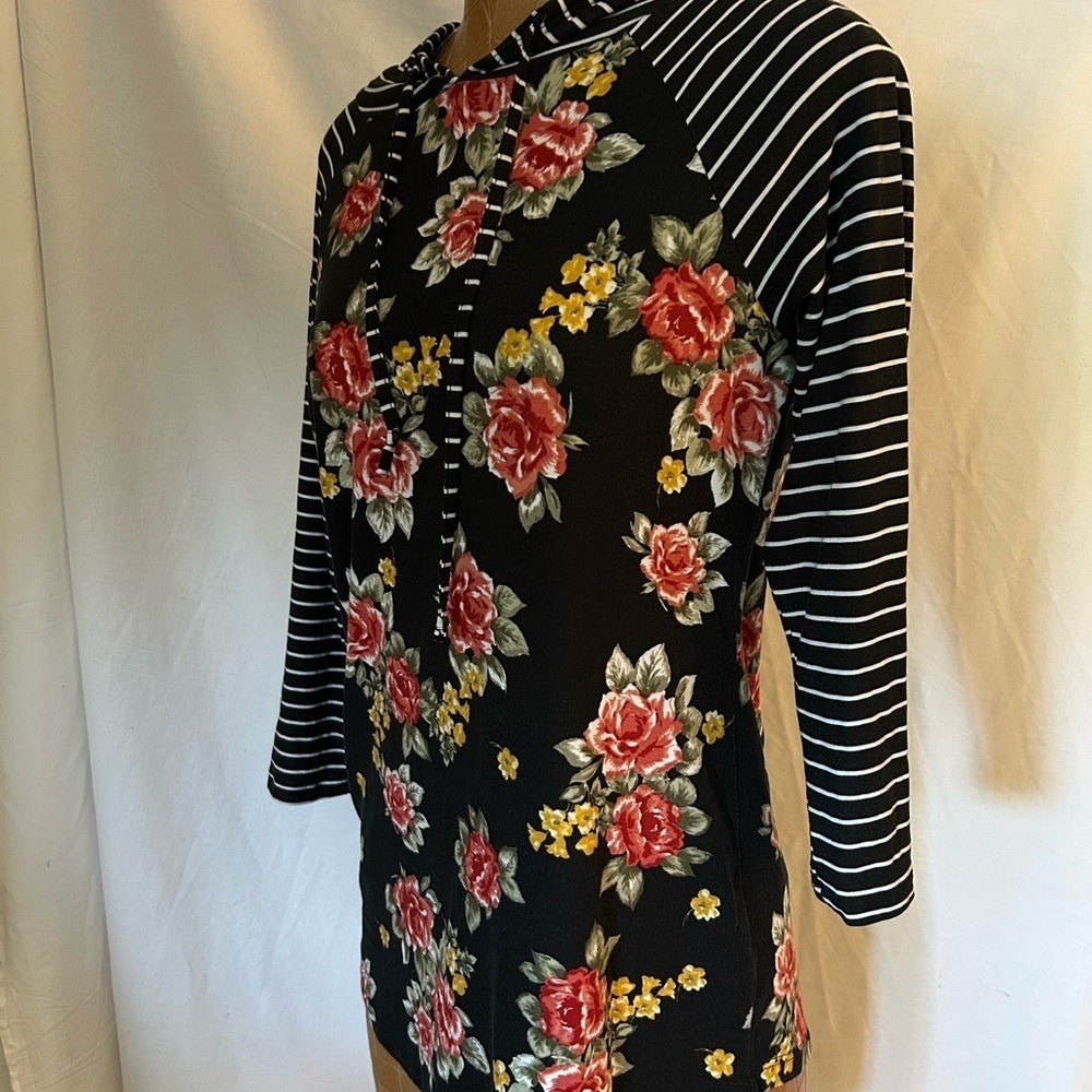 Ultra Flirt Floral and Striped Raglan Sleeve Hoodie‎ Top Black Red Medium